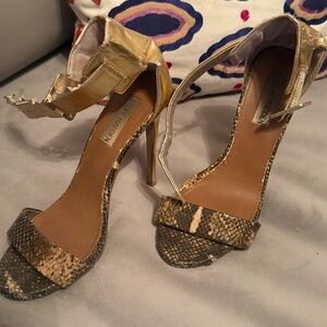 Steve Madden High Heel Gold Stiletto Size 8 Snake Skin Print